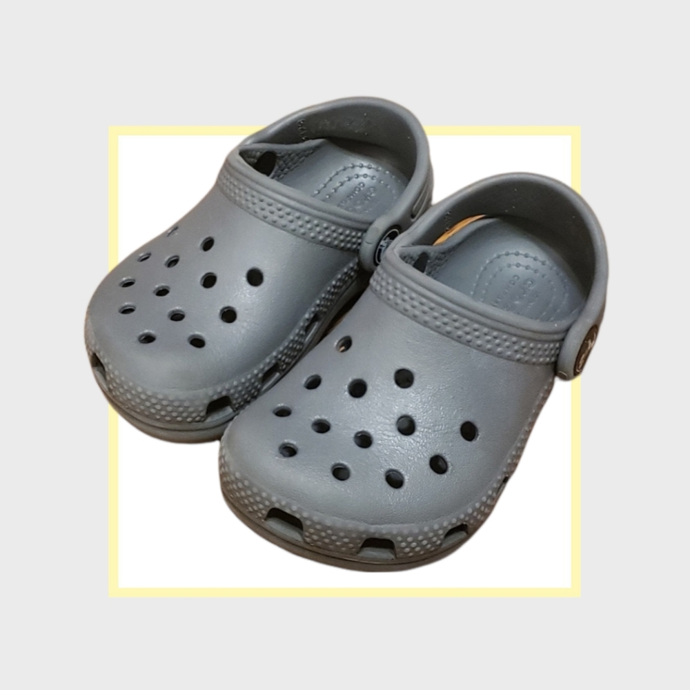 Crocs toddler size 6